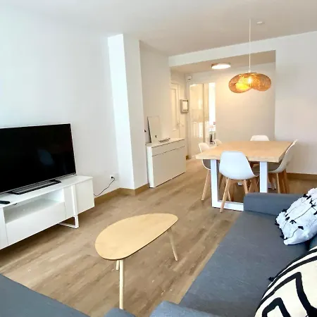 Apartman Con 3 Habitaciones, Terraza Y Jardin Comunitario Con Piscina En *
