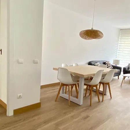 Con 3 Habitaciones, Terraza Y Jardin Comunitario Con Piscina En * Sant Antoni De Calonge