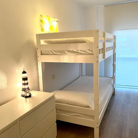 Con 3 Habitaciones, Terraza Y Jardin Comunitario Con Piscina En Apartman