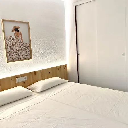 Con 3 Habitaciones, Terraza Y Jardin Comunitario Con Piscina En * Sant Antoni de Calonge